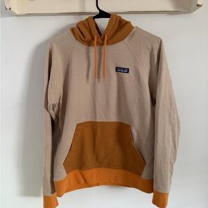 Patagonia Women's Beige and Rust Hoodie